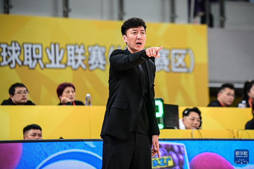 开云-下课主帅+1！韩硕辞任四川男篮主教练，本赛季至今无一胜绩