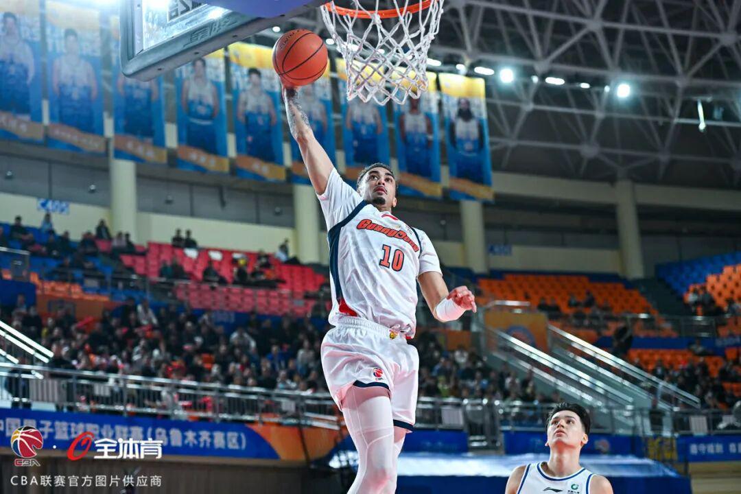 开云-下半场进攻乏力，华南虎客场憾负新疆