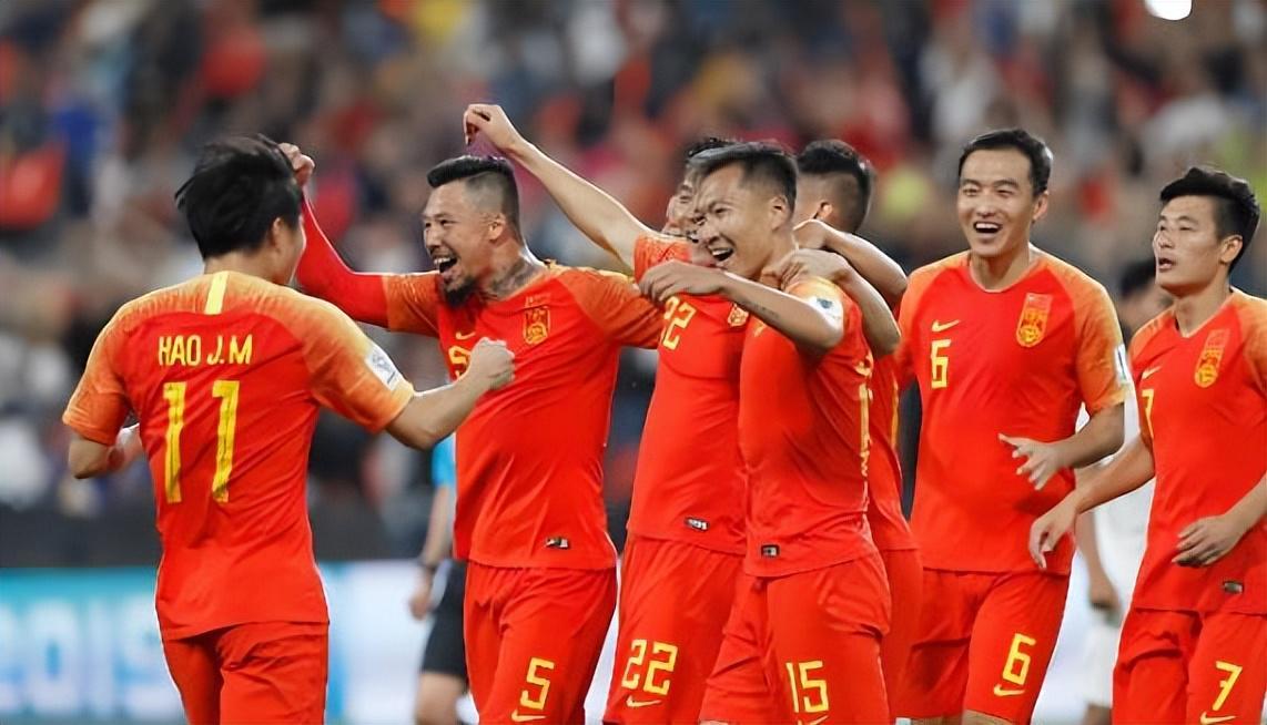 开云体育APP下载-18岁的国安新援刚加盟就坐稳首发！球迷看好他进国足，引发热议